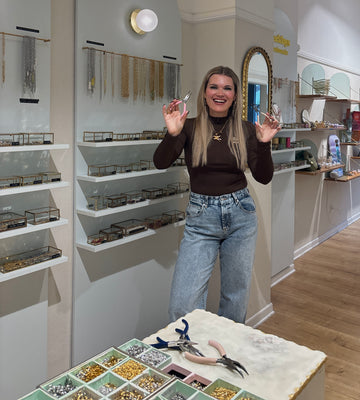 Necklays – Die Story